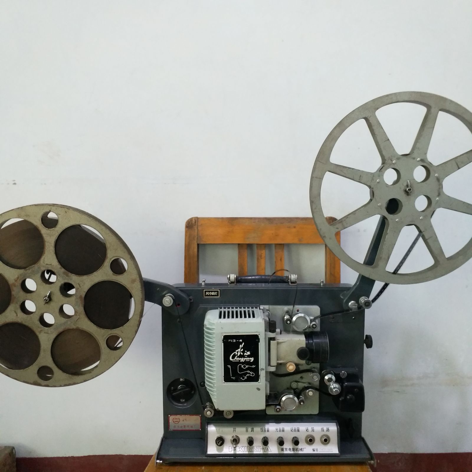 南京长江16毫米电影放映机老式胶片电影机f16-4溴钨灯机器
