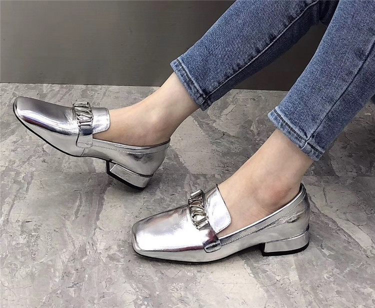 欧洲站春季新款女鞋银色金属感真皮欧美穆勒鞋一脚蹬乐福鞋洋气
