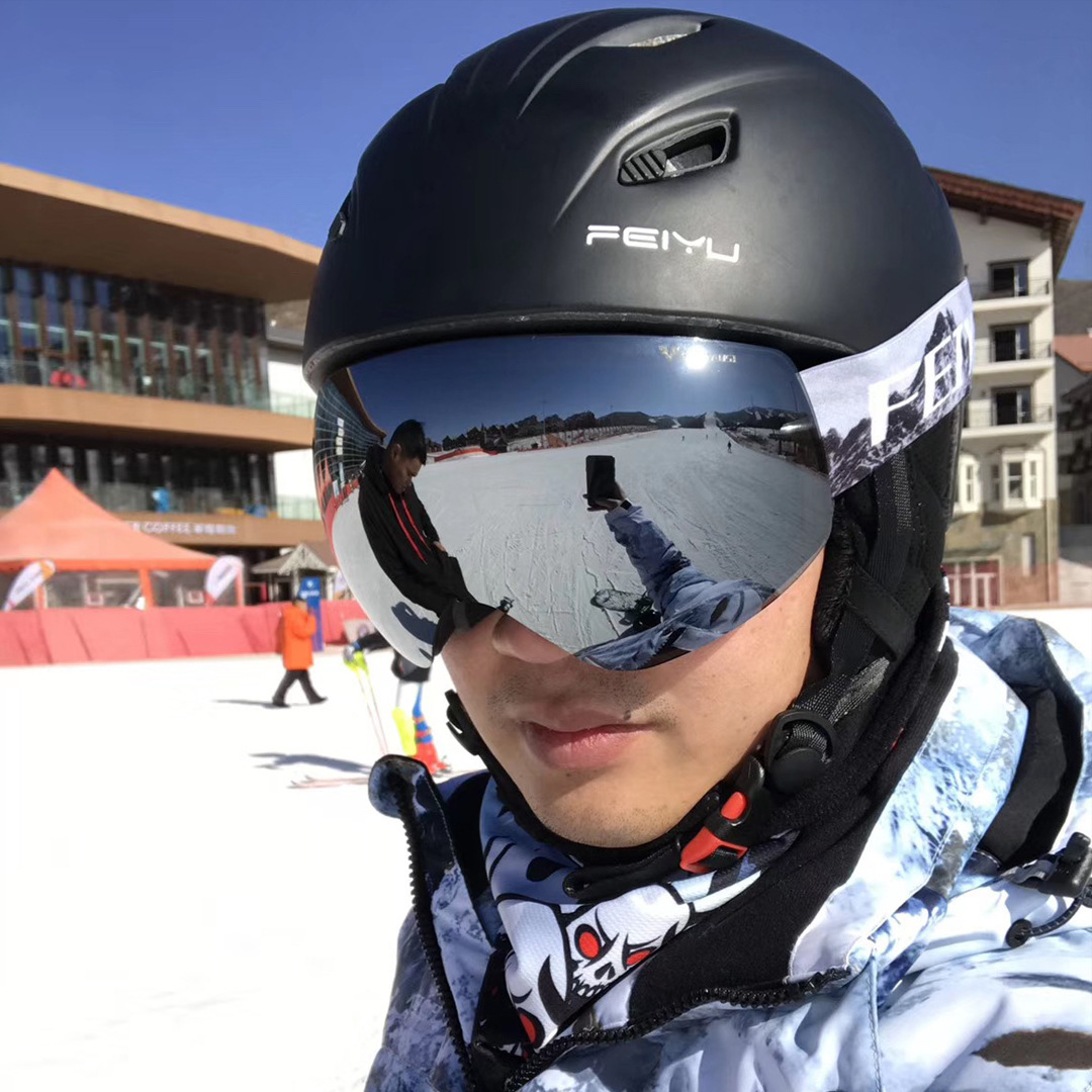 沸鱼新款滑雪头盔男女一体成型保暖安全帽子成人户外单板滑雪装备