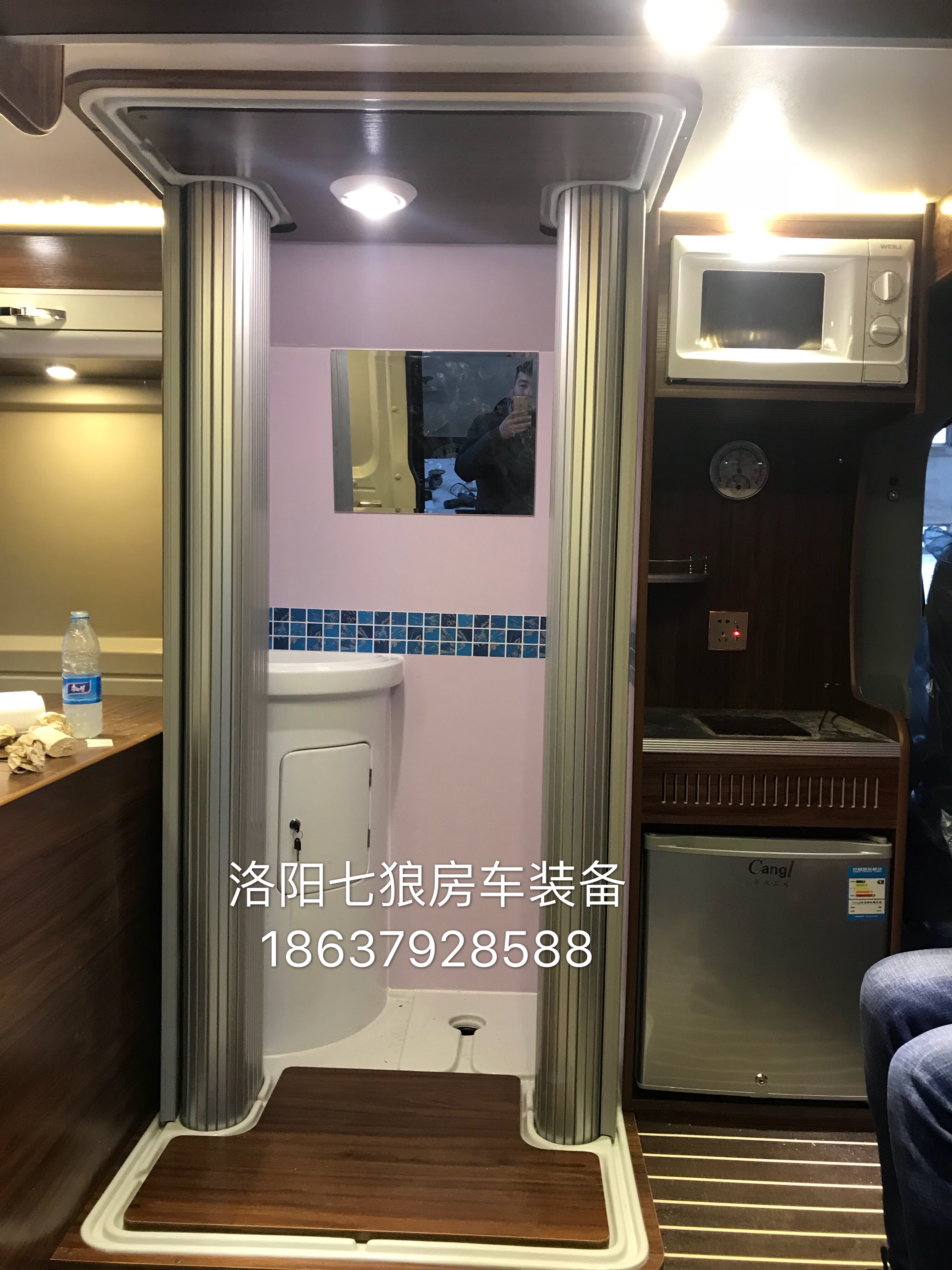 七狼房车配件 房车淋浴底盘 房车面盆 房车通用型卷帘门卫生间