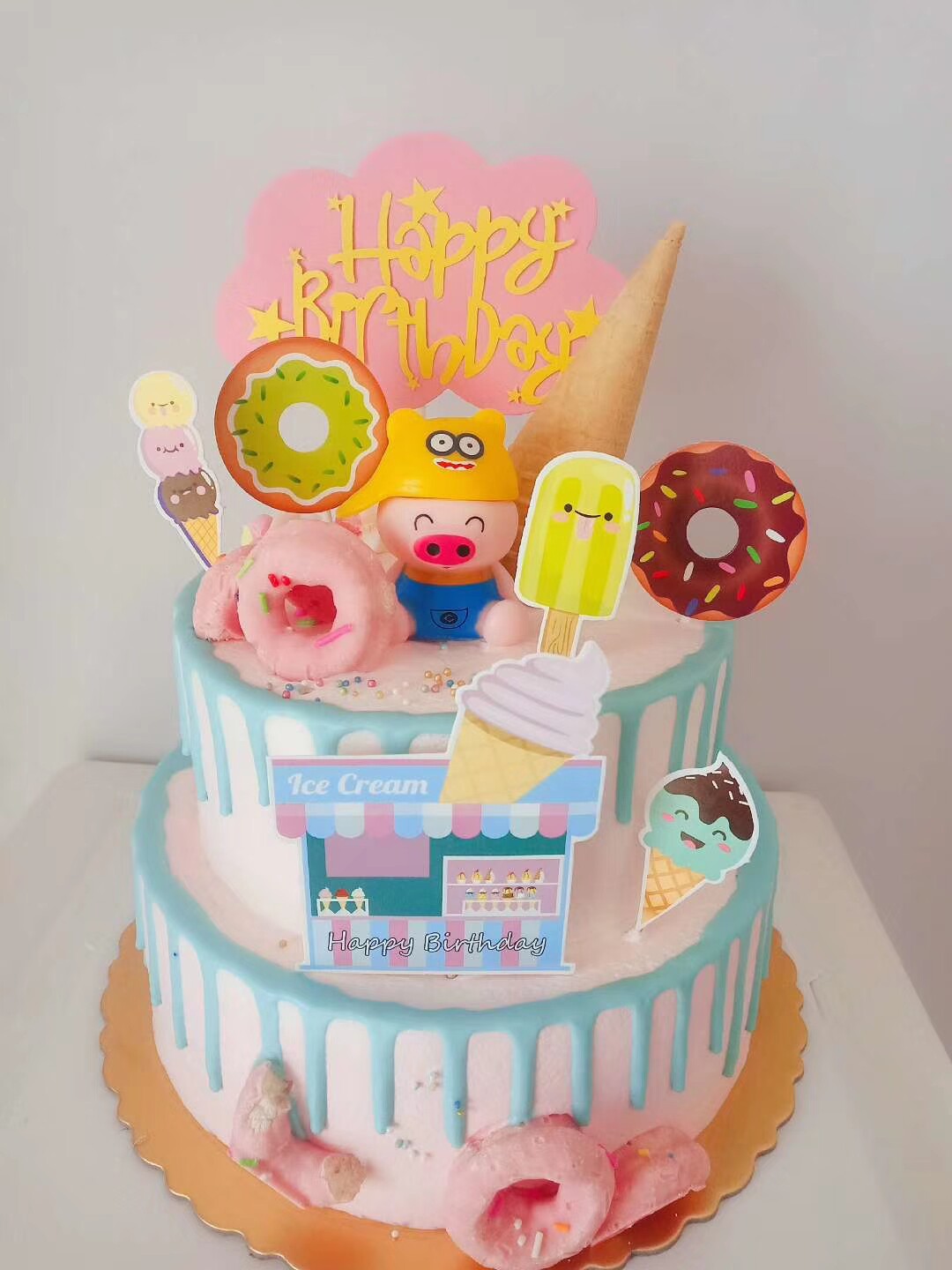 卡通麦兜小猪蛋糕装饰可爱鸭舌帽生肖猪摆件生日甜品台装扮